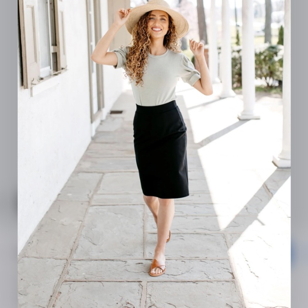 Essential Black Midi Pencil Skirt - Sleek Everyday Staple